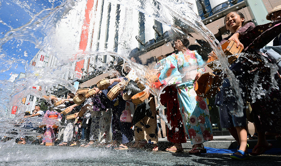 Uchimizu 打ち水
