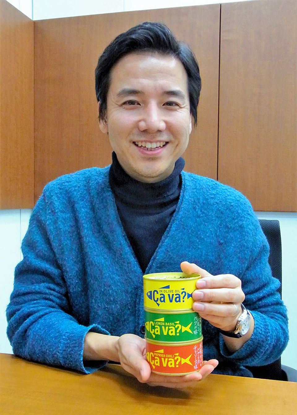 Abidova when she was studying at Kobe University as a student on the Ministry of Education, Culture, Sports, Science and Technology scholarship (fourth from the left).
