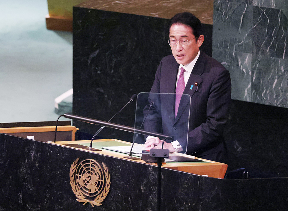 Prime Minister Kishida delivering a general debate speech at the United Nations General Assembly in New York. As this was the first such in-person meeting in three years, the Japanese prime minister attended the assembly himself. With the international community finding itself at a historical watershed, Kishida expressed Japan’s determination to realize the principles of the UN.