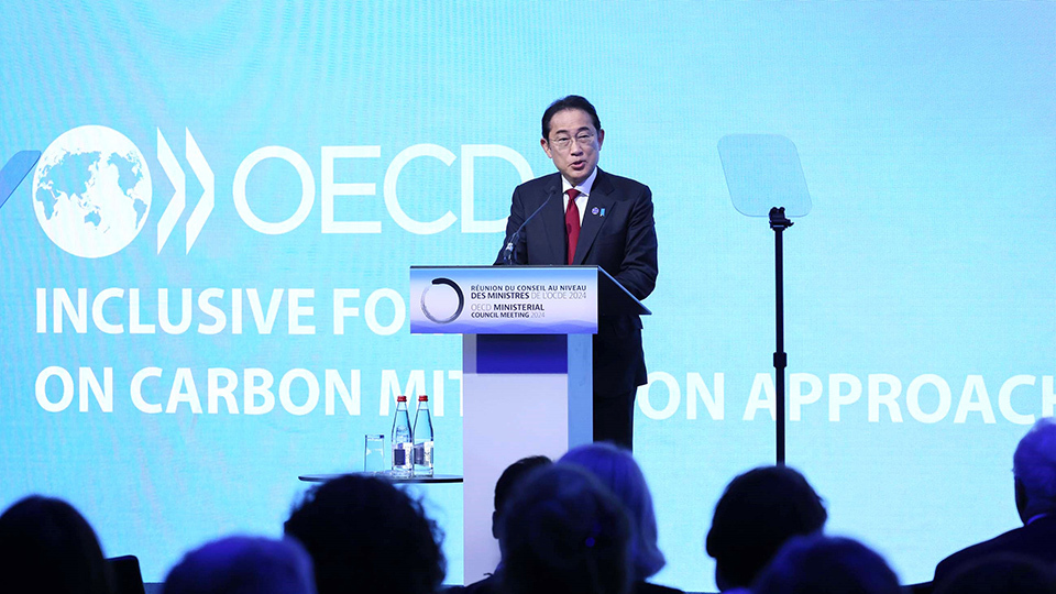 Prime Minister Kishida delivering a speech at the OECD-Japan Forum
