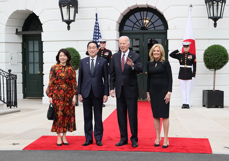 President Biden and the First Lady welcomed the prime minister and Mrs. KISHIDA Yuko.