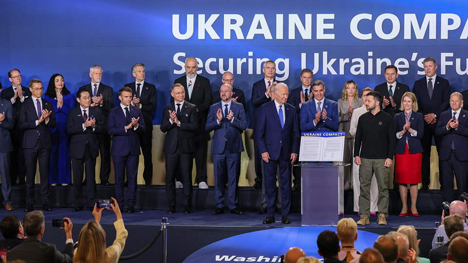 A group of people on stage at the ‘UKRAINE COMPACT’ event.