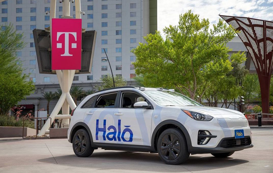 A U.S. startup, Halo.Car, utilized sticker-type glass antennas to provide a driver-less car service.